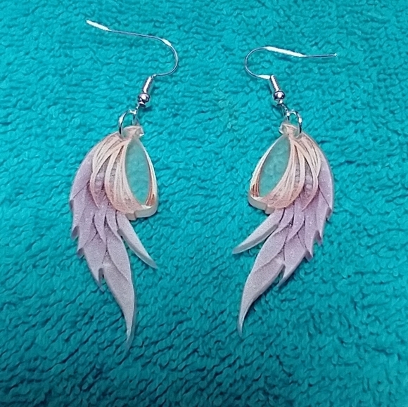 Purple gold acrylic feather wire dangle earrings - Picture 2 of 3